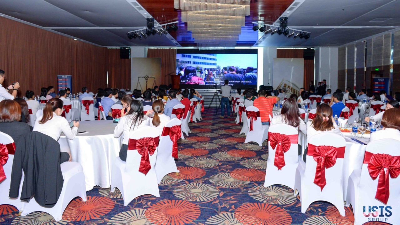 A panoramic view of the grand and professional event with the attendance of many customers